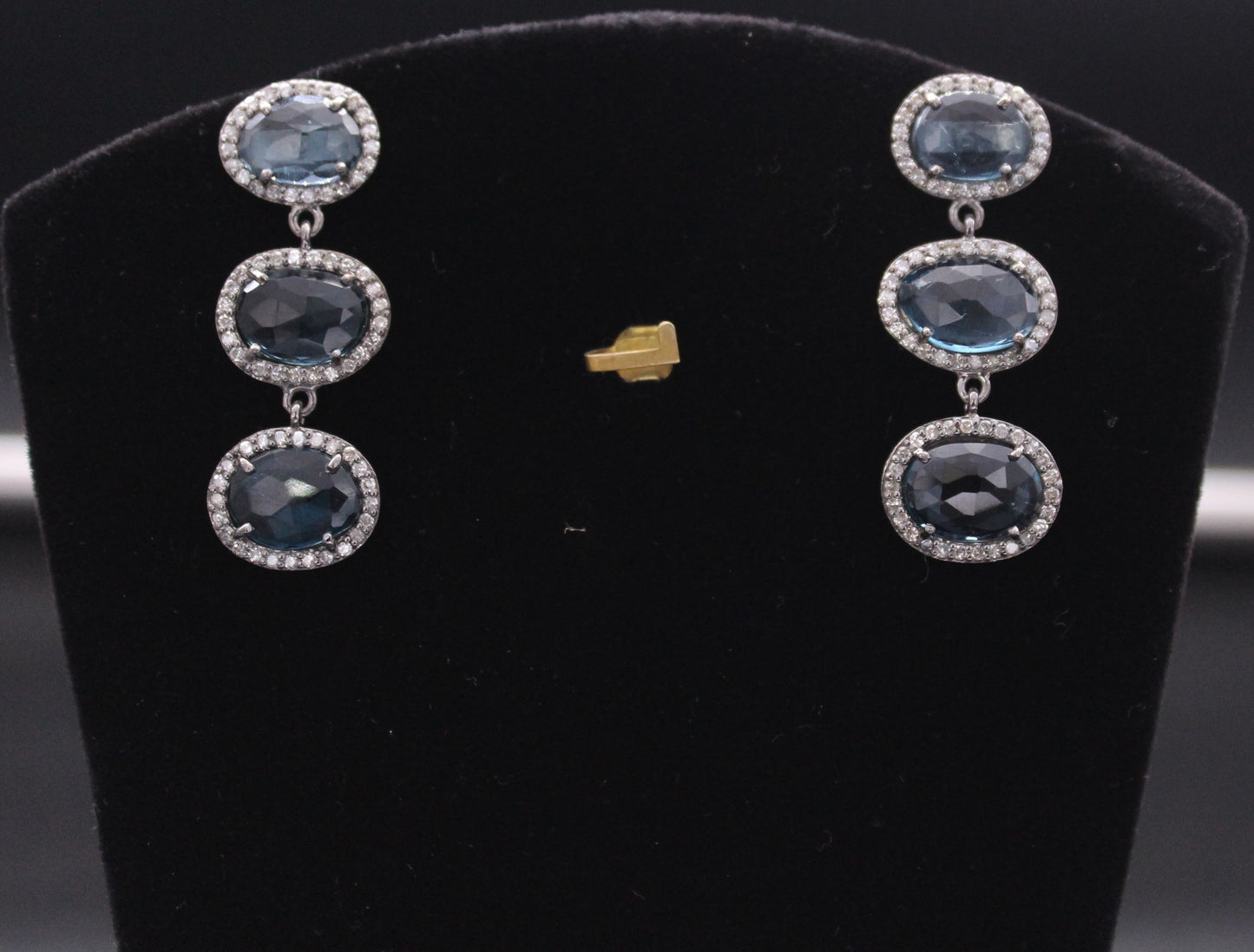 Earring Diamond With Blue Sapphire Stone