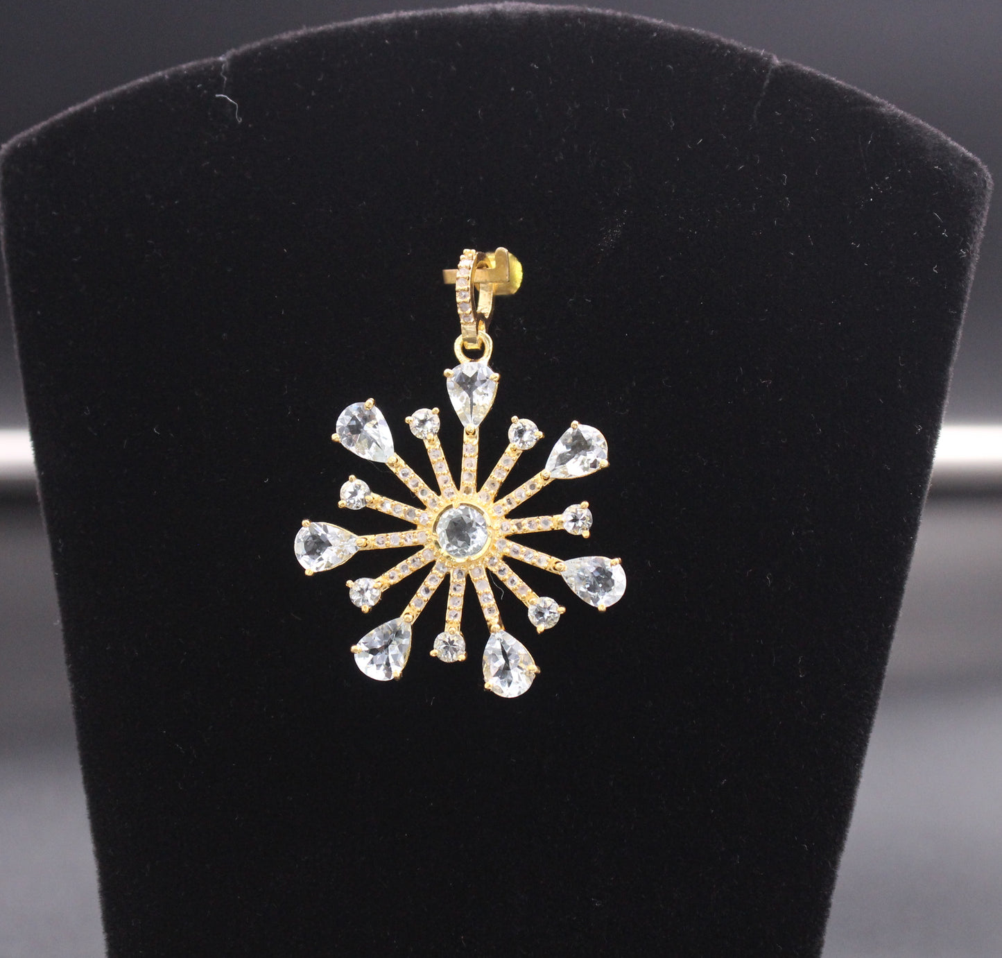 Flower Diamond & Aqua Marine Pendant